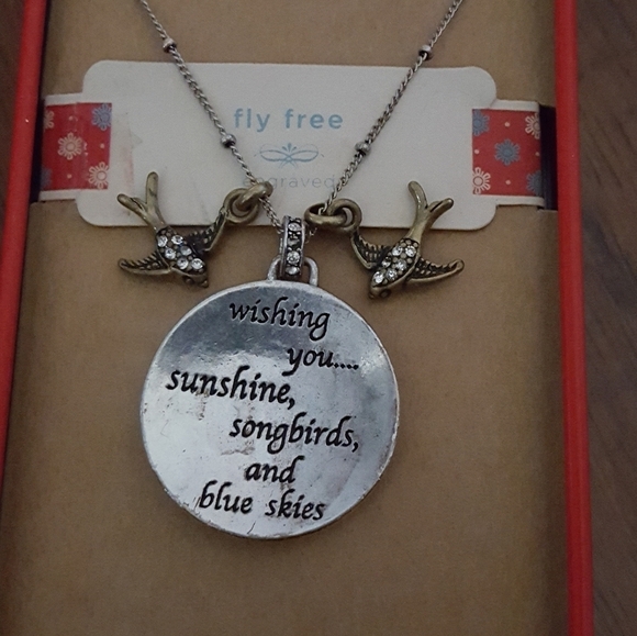 🆕️ Fossil - Fly Free Necklace with Tin - Picture 2 of 3